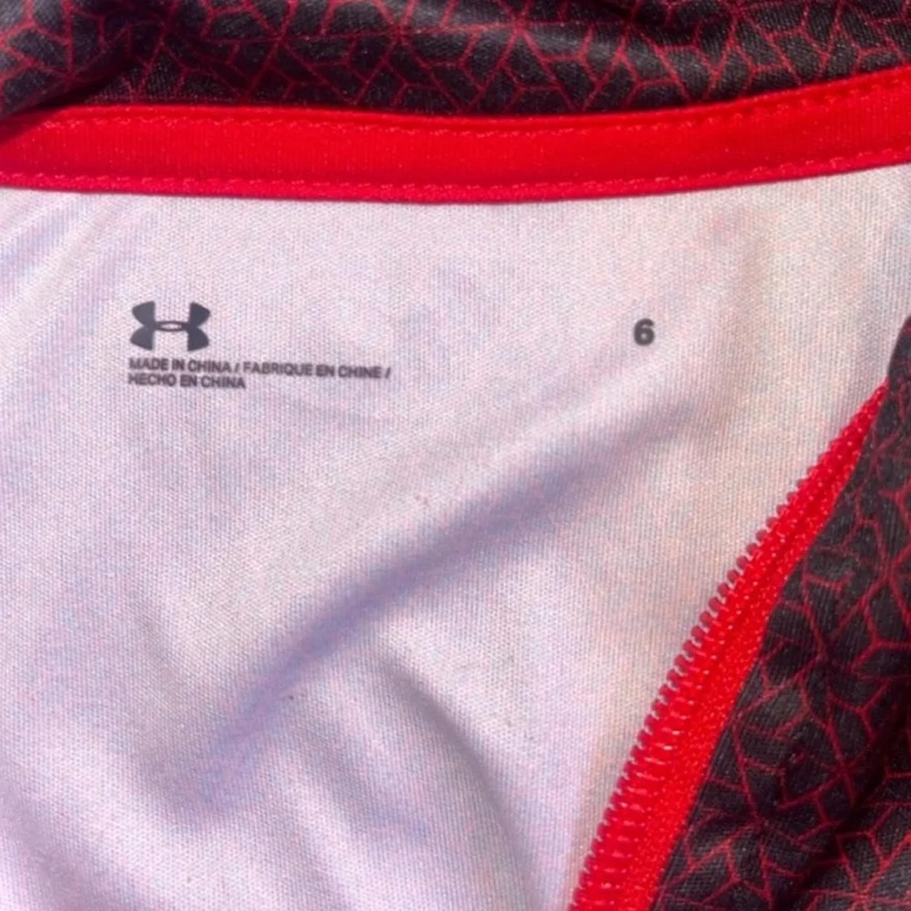 Under Armour Red and Black Athletic Wear size 6 boys